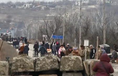 ЗСУ передали в ОРЛО тіла загиблих бойовиків (ВІДЕО)