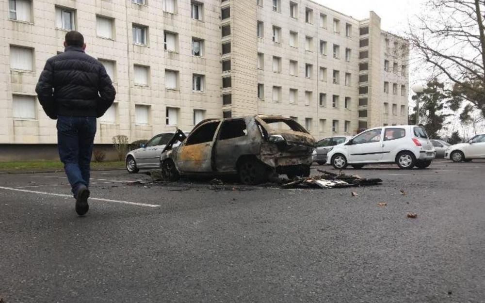 В Парижі в новорічну ніч спалили 160 авто