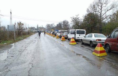 Володимир Вєсьолкін прокоментував ситуацію з нелегальною торгівлею та лоббі перевізників на КПВВ на Донеччині