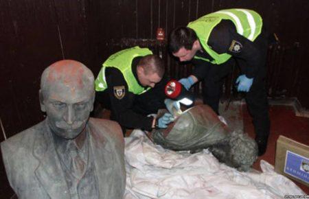 На Чернігівщині затримали викрадачів бюстів Коцюбинського та Пушкіна