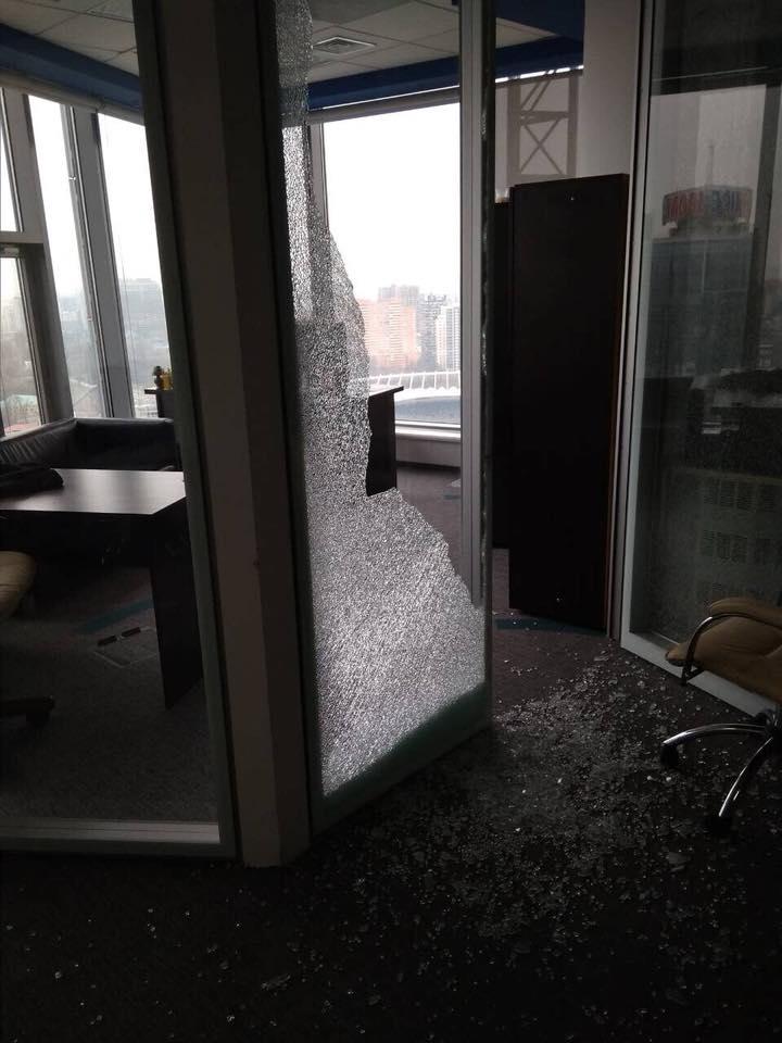 Невідомі застосували димові шашки та кувалди, — АРМА про ситуацію в «Гулівері» (ФОТО)