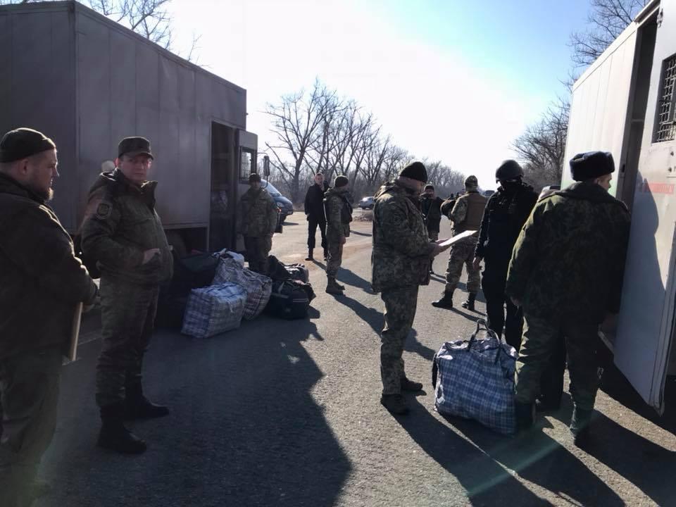 З ОРЛО на підконтрольну територію перемістили 20 в’язнів (ФОТО)