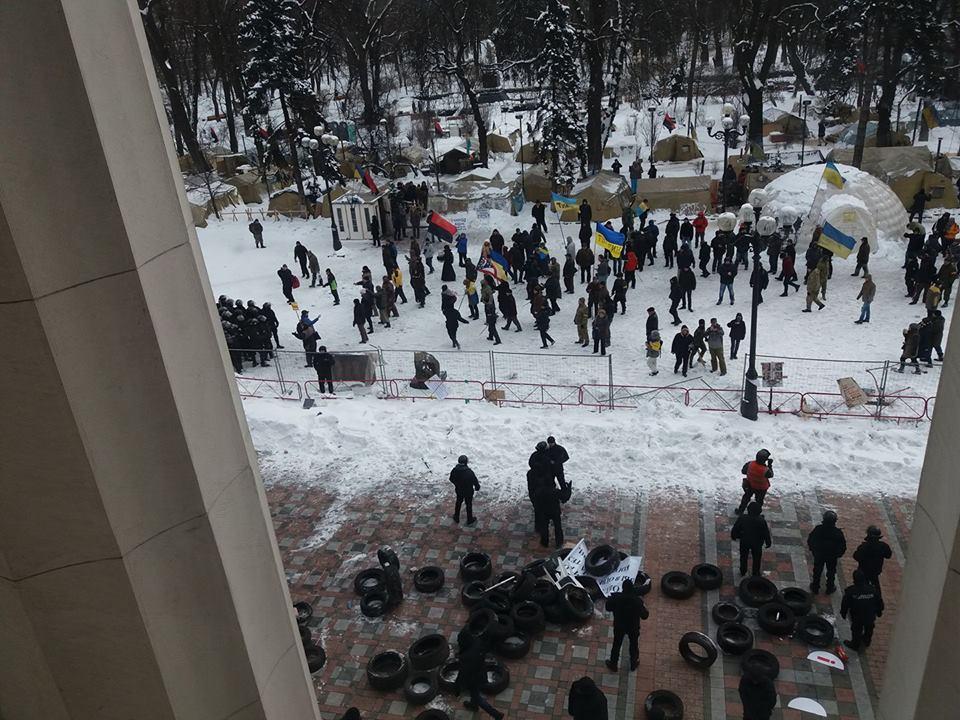 Під Радою сталися сутички: поліція заявляє про затримання 9 людей (ФОТО)