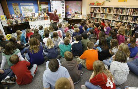 З підручників можуть прибрати слово «батьки»