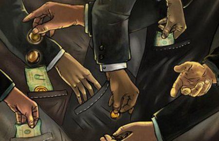 Хабар шкіряним кріслом: на Миколаївщині на корупції викрили голову РДА