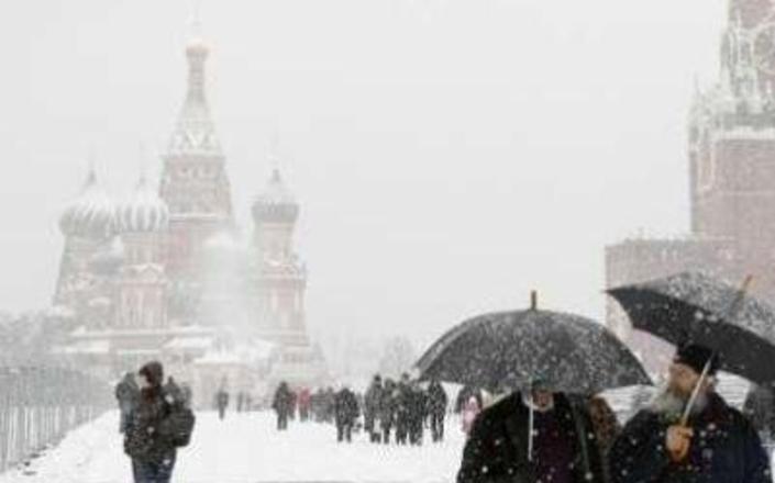 Негода у Москві: одна людина загинула, п’ятеро постраждали (ФОТО, ВІДЕО)