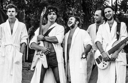 Інді-музиканти заспівали про літніх людей на суржику