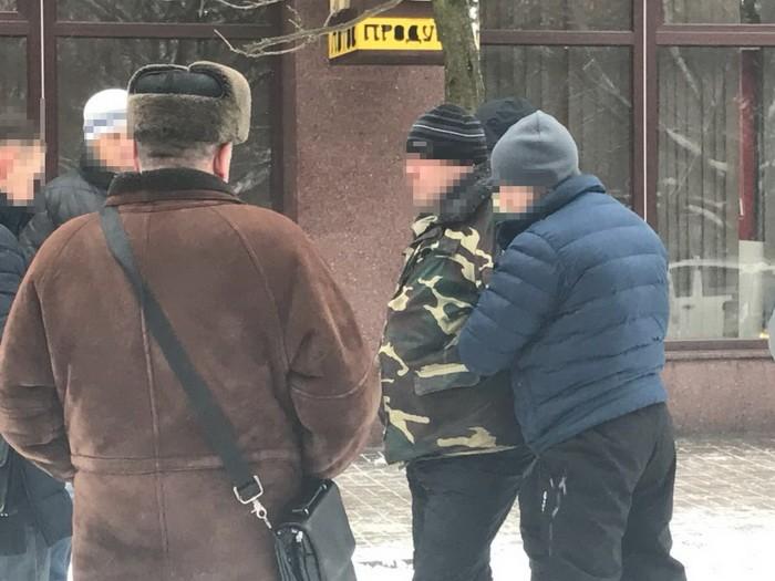 У Сумах на хабарі викрили чинного та двох колишніх правоохоронців (ФОТО)