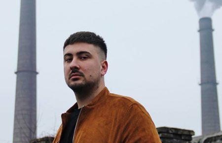 Киянин заспівав про втрату відчуттів