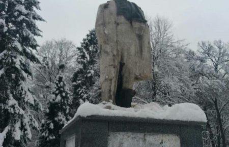 У Стрию невідомі відбили голову пам’ятник Тарасу Шевченку (ФОТО)