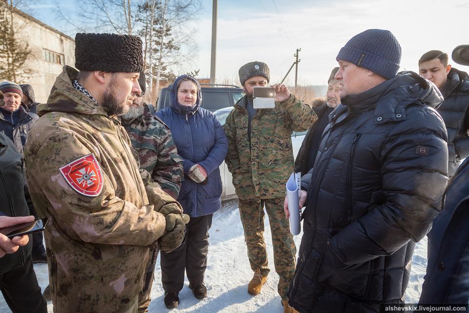 «Козаки» з Донбасу охороняють отруйні гнойові купи під Єкатеринбургом