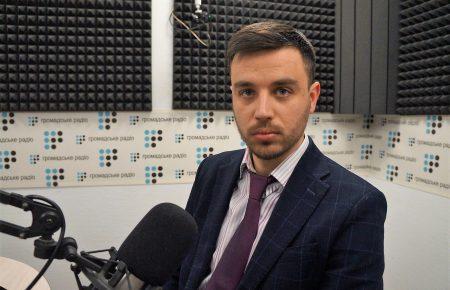 Я думав, чи пробити собі печінку дюбелем, чи отруїтися пральним порошком, аби не катували, - Юрій Яценко