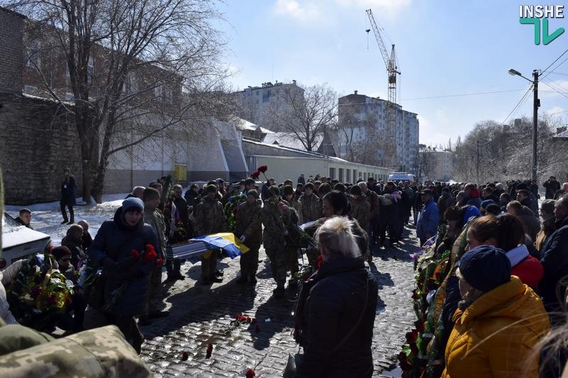 У Миколаєві попрощалися із льотчиком Волошиним, який покінчив з життям (ФОТО, Відео)