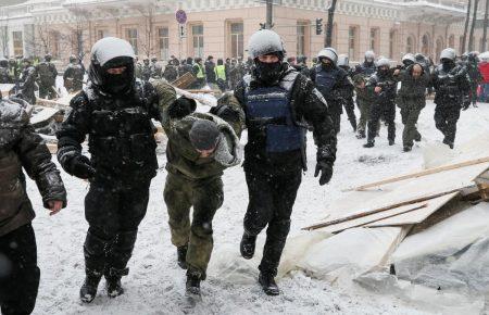 Поліцейський, який застосував газ проти журналіста, відсторонений від роботи на масових акціях