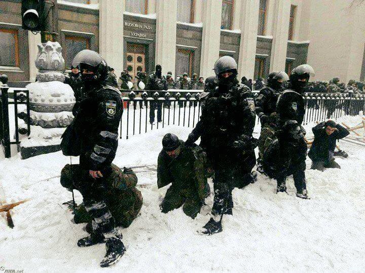 Затриманих під Верховною Радою не принижували і не били, - МВС