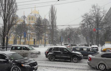 КМДА просить залучити до прибирання снігу правоохоронців та військових. Чому?  (ФОТО, ВІДЕО)