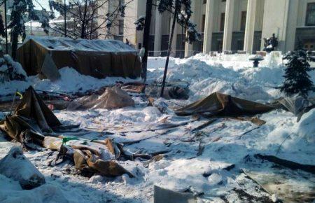 Поліція прийшла знести намети під Верховною Радою, тривають сутички (ФОТО, ВІДЕО)