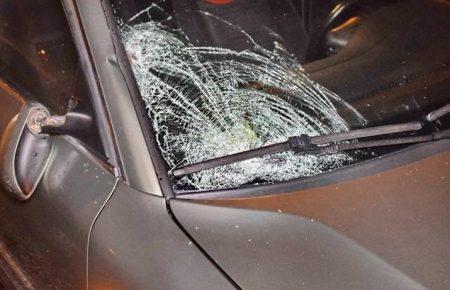 Нацгвардієць та пішохід потрапили до лікарні через ДТП у Києві (ВІДЕО)