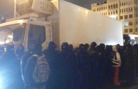 Поліція пояснила, чому заблокувала вантажівку «Руху нових сил»