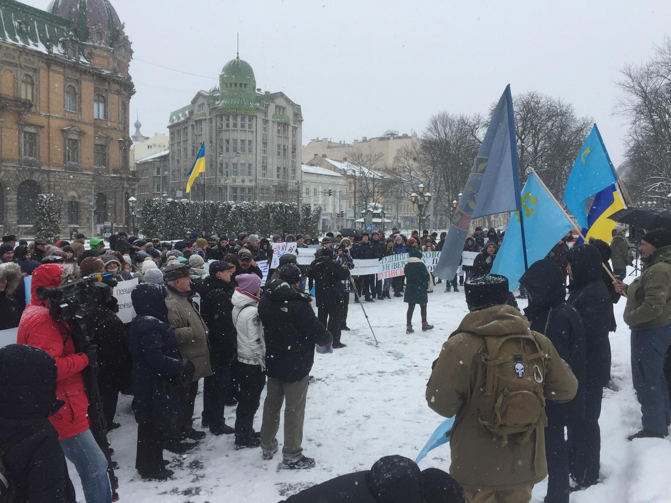 Віче у Львові: містяни закликали не визнавати вибори президента РФ у Криму (ФОТО)