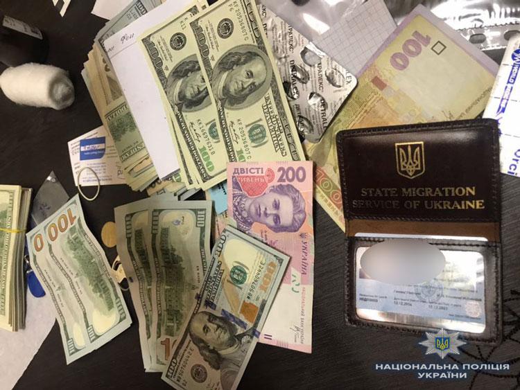 В Одесі затримано посадовця ДМС, який організовував злочинні «схеми» з отримання громадянства України