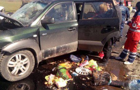 Лобове зіткнення на Харківщині: загинули батьки та двоє дітей, ще п'ятьох госпіталізували (ФОТО, ВІДЕО)