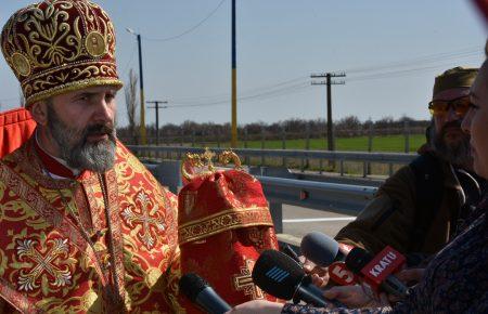 З Херсонщини до Криму передали благодатний вогонь (ФОТО)