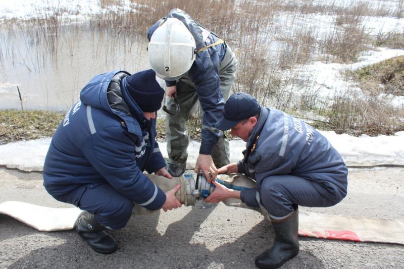 На Чернігівщині та Сумщині підтопленими залишаються десятки будинків (ФОТО, Відео)
