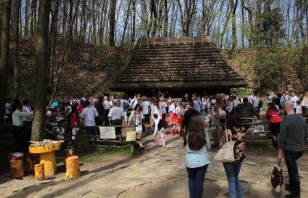 Тридцятикілограмова паска і гаївки: у Львові пройшов фестиваль «Святкуємо Воскресіння разом» (ФОТО)