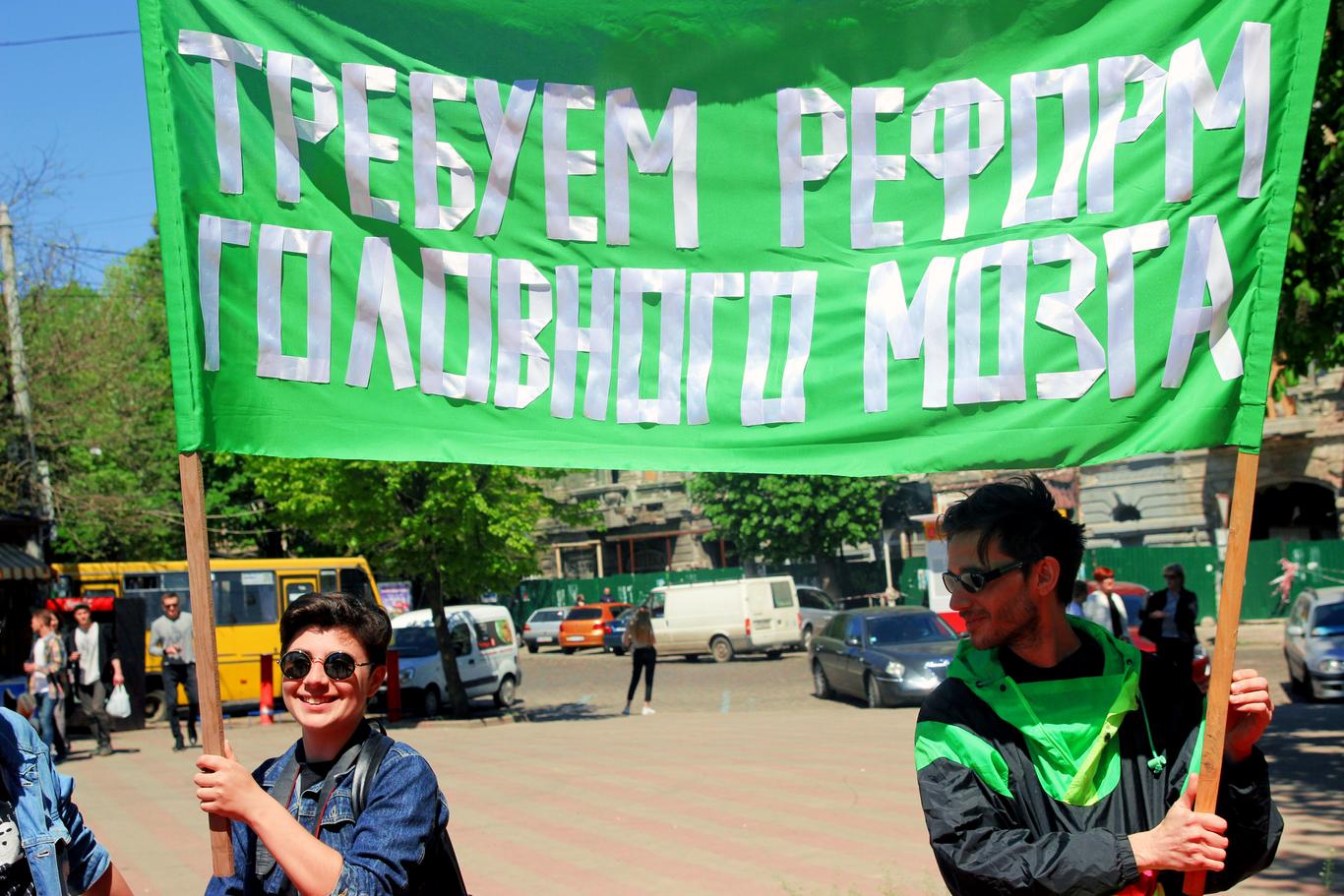 «Вимагаємо реформ головного мозку», - в Одесі пройшла «Монстрація» (ФОТО)