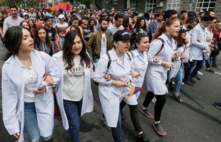 В Єревані знову почались протести проти партії влади