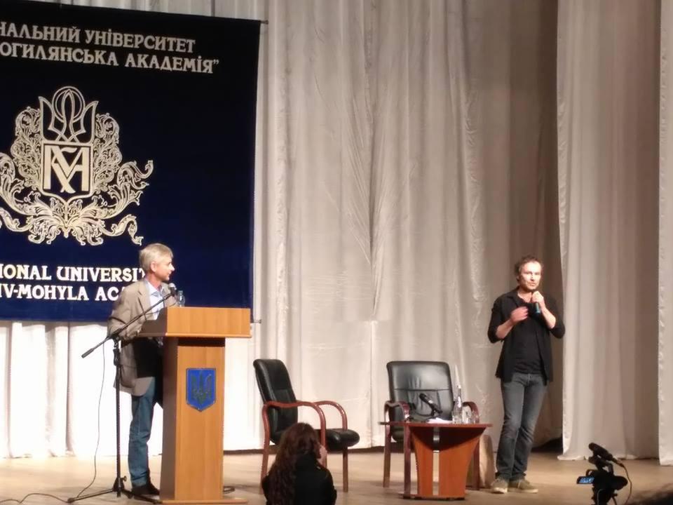 Вакарчук прямо не сказав, що йде у президенти, - журналістка про відкриту лекцію співака