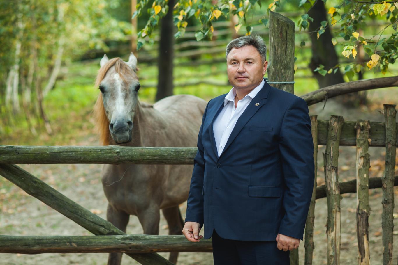 Керівник Луганської ВЦА розповів, як жив у лісі з вовками