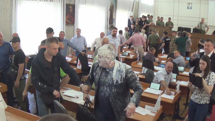 Стрілянина в міськраді Нікополя: поліція відкрила два кримінальні провадження (ФОТО)