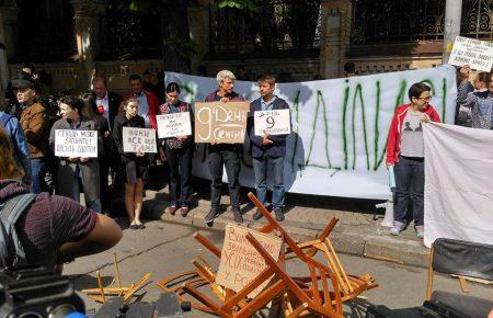 Під Адміністрацією президента влаштували акцію протесту за звільнення політв’язнів(ФОТО)