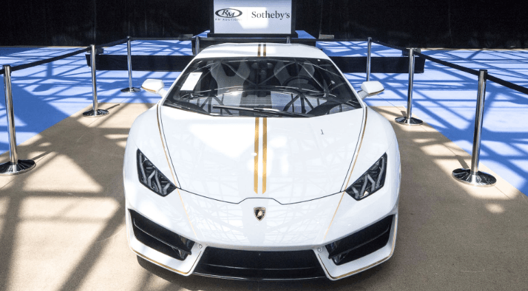 Понад 700 тисяч євро з продажу Lamborghini Папи Римського підуть на чотири благодійні проекти (ФОТО)