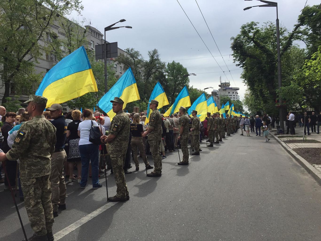 Під час масових заходів на 9 травня поліція доставила у відділки 5 людей