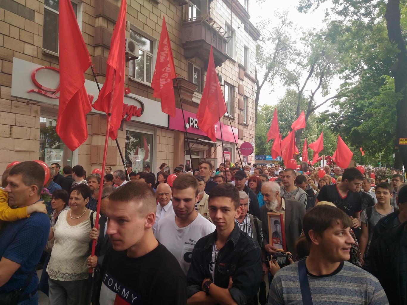 В Запоріжжі проходять два мітинги, у організаторів одного з них був обшук (ФОТО, ВІДЕО)