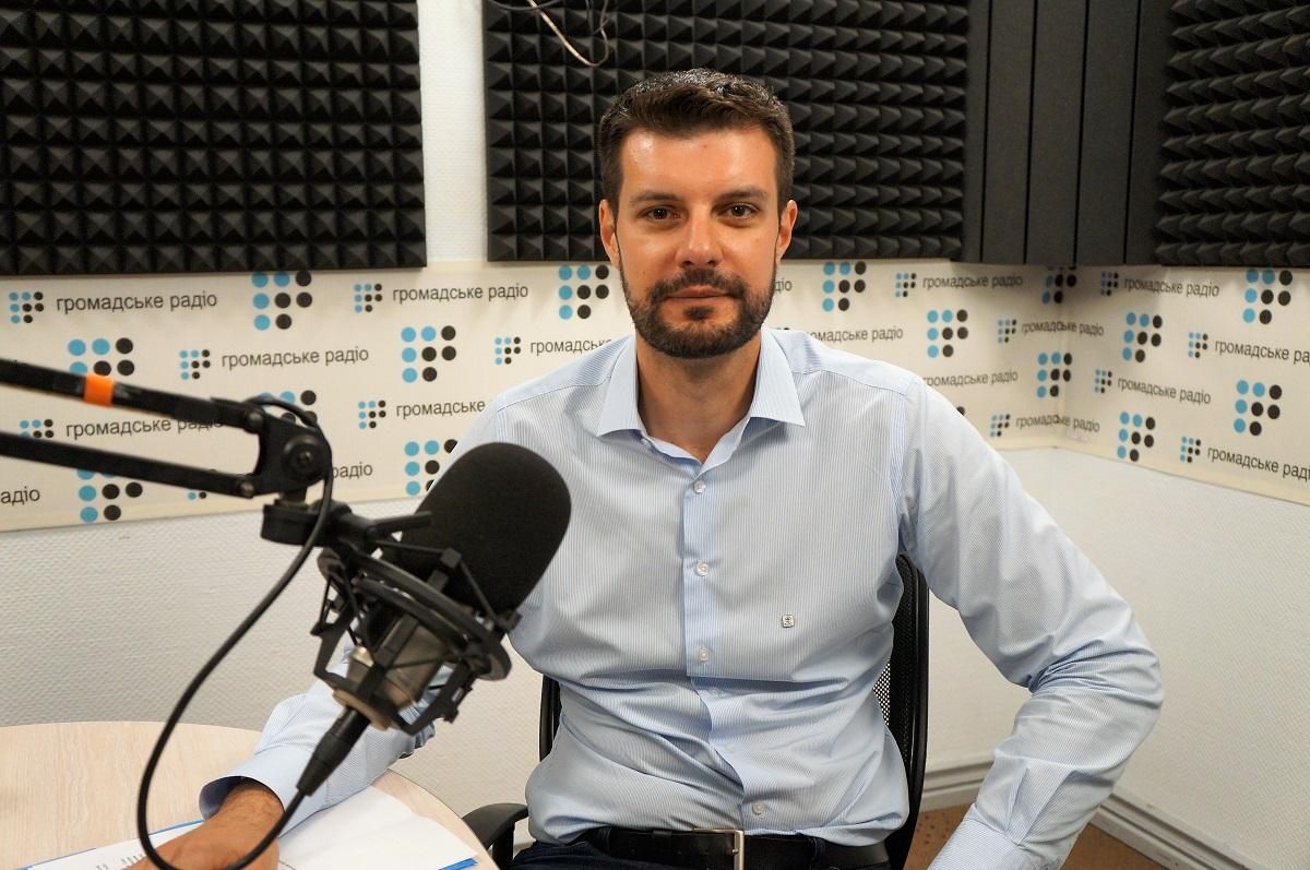 УЕФА и Красный крест напомнили фанатам, что на Востоке Украины идет война