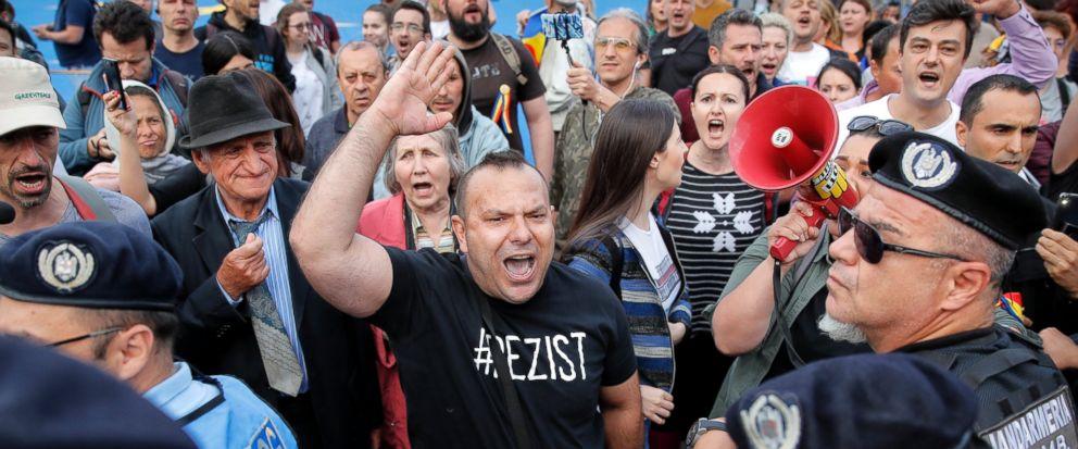 У Бухаресті проходять масові протести проти уряду