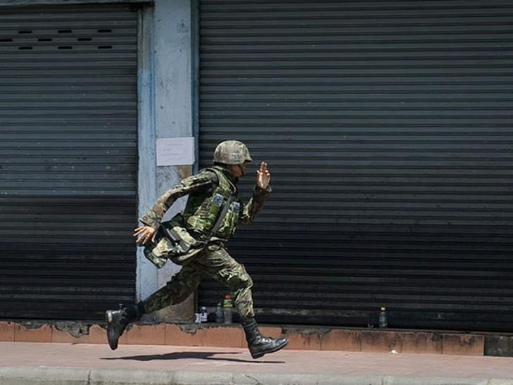 Бойовики «ЛНР» заявили, що взяли у полон двох українських військових-втікачів