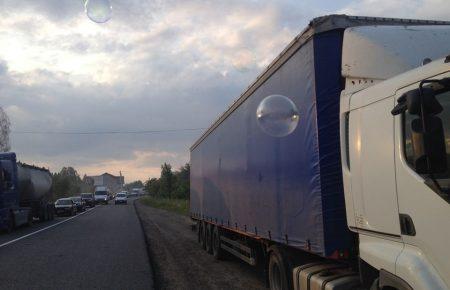 У напрямку Буковеля затор: місцеві жителі вийшли на безстрокову акцію протесту (ФОТО)