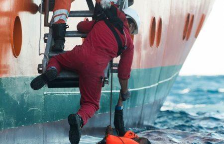 Усі мігранти з судна Aquarius прибули до Валенсії (ФОТО, ВІДЕО)