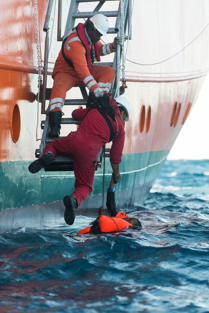 Усі мігранти з судна Aquarius прибули до Валенсії (ФОТО, ВІДЕО)