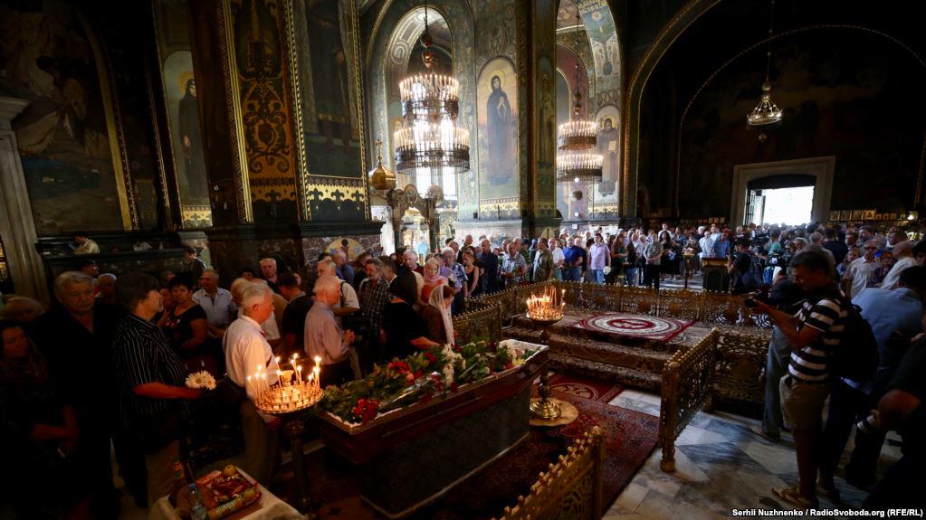 У столиці прощаються з шістдесятником Іваном Драчем (ФОТО)