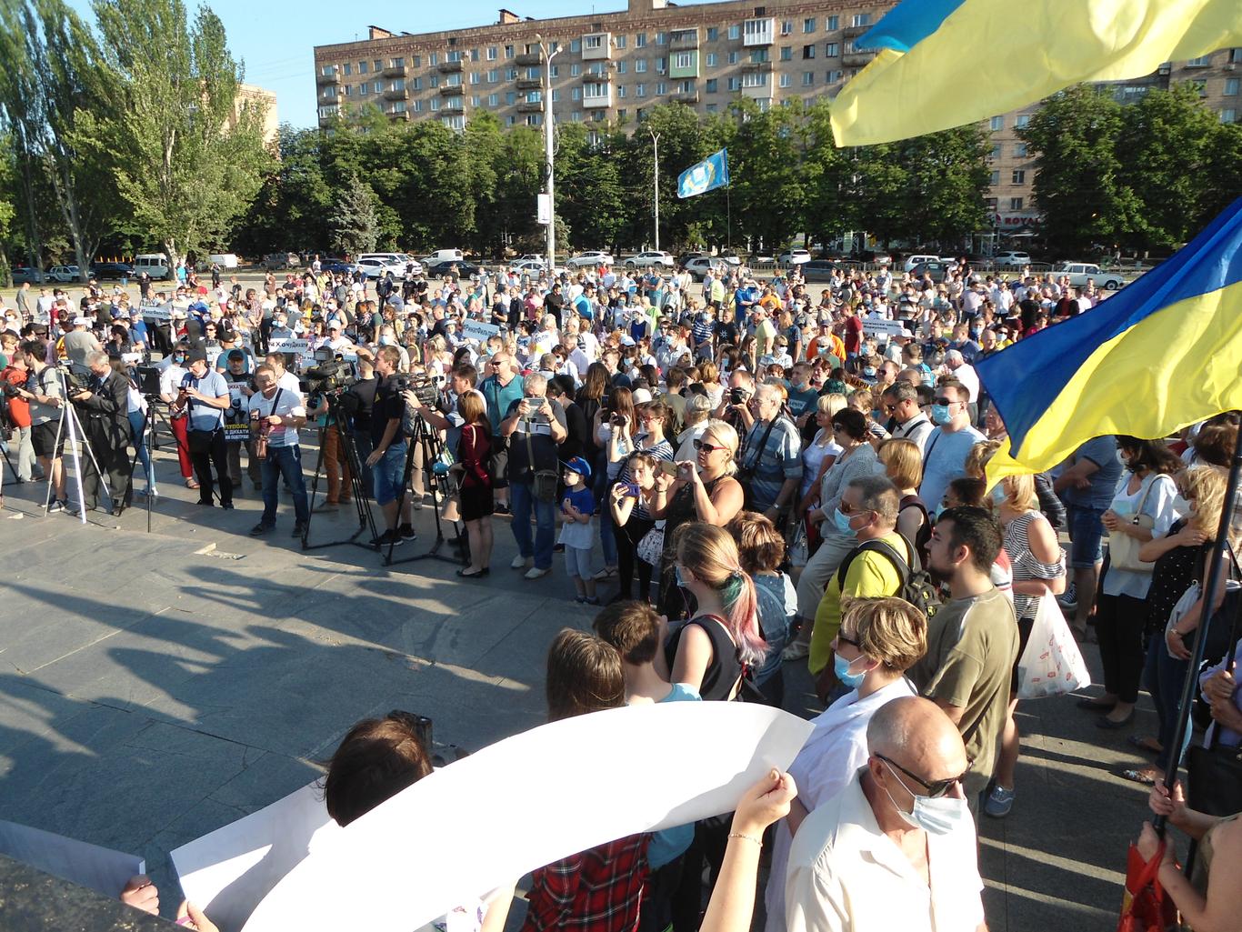 «Рінат, фільтруй», «Хочемо дихати»: як маріупольці вимагали чистого повітря (ФОТО)