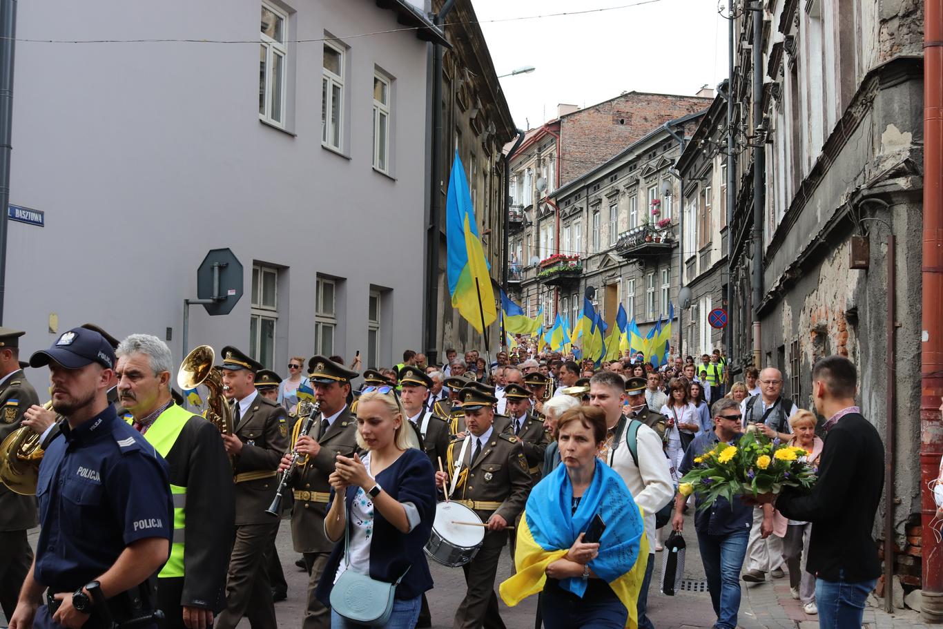 Півтори тисячі українців пройшли маршем у польському Перемишлі (ФОТО)