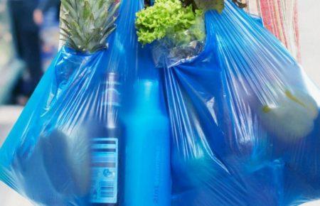 В Україні пропонують заборонити безкоштовне розповсюдження пластикових пакетів