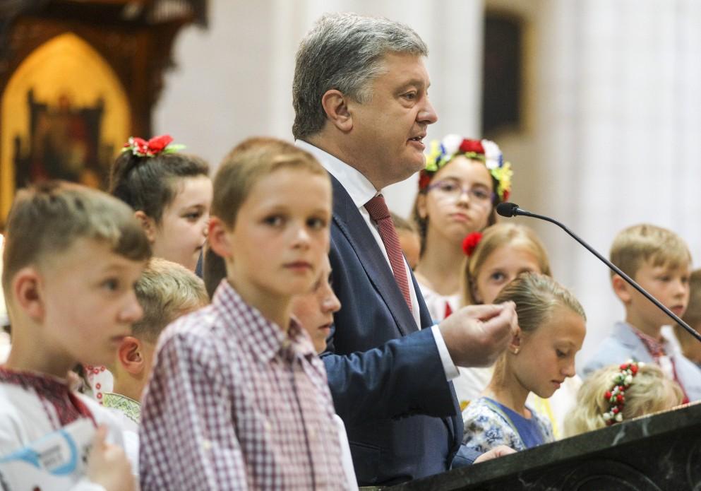 «Це вияв дискримінації», - релігієзнавець про молитву Порошенка за надання автокефалії УПЦ