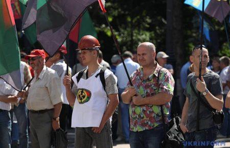 Виплатити зарплатню: сотні шахтарів з Донбасу, Волині та Львівщини мітингують під Радою (ФОТО)